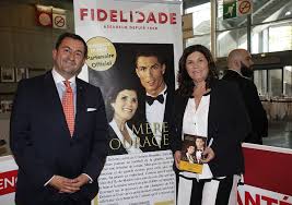 Instante en que se produce la salida de la carrera. Mae De Ronaldo Dolores Aveiro Apresentou Em Paris A Versao Francesa Do Livro Mae Coragem Lusojornal