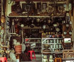 Quaint Souvenir Store Hd Photo By Kukuh Himawan Samudro Kukuhhimawans On Unsplash Antiques Door Murals Antique Shops