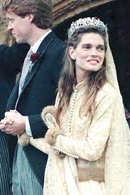 Princess diana's niece stunned in a gorgeous wedding dress, designed by dolce & gabbana, in a photo shared sunday by the italian designer. Utr70eac1jtunm