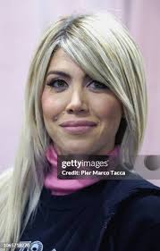 17 Photos & High Res Pictures