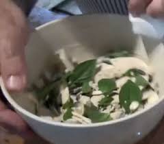 Champignons De Paris Crus A La Creme Tout Simple Et Tellement Bon Recette En 2020 Champignon De Paris Cru Champignon De Paris Creme De Champignons
