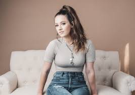 Maggie Baugh Premieres Music Video for 'Drinking to the Broken Hearts'