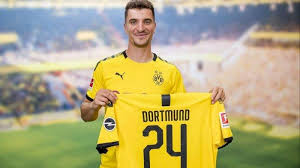 Full squad information for borussia dortmund, including formation summary and lineups from recent games, player profiles and team news. Borussia Dortmund Resmi Datangkan Meunier Sinyal Hakimi Tak Dipermanenkan Tribunnews Com Mobile