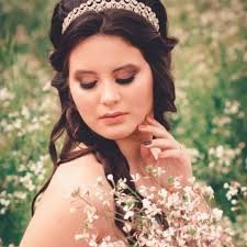 Feliz aniversário minha amada! Que Deus ilumine os seus passos e todos os  seus sonhos sejam alcançados. Conta sempre comigo....Te amo para sempre! 💕  15 da IZA...