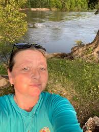 25 year's of alcohol abuse led to me having a massive seizure just over 6  months ago 1st pic is the day after my seizure😓 2nd pic is me 70 day's  sober