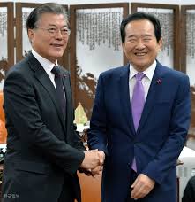 문재인 대통령 스페, 류호정, 택배 파업, 뽕숭아학당, 금새록. ì´ë¦¬ ì§€ëª… ì •ì„¸ê·  ê²½ì œ ì‚´ë¦¬ê¸°ì™€ êµ­ë¯¼í†µí•©ì— ì£¼ë ¥