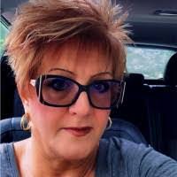 Roxanne Bateman's Instagram, Twitter & Facebook