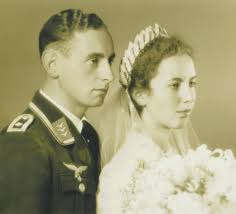 Im deutschen sprachraum werden unterschiedliche hochzeitstage gemeinsam mit der dauer der ehe mit verschiedenen bezeichnungen belegt: Hochzeit Im Zweiten Weltkrieg Das Paar Heiratete Vor 80 Jahren