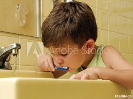 Resultado de imagen para niño cepillándose los dientes para colorear Nino Cepillandose Los Dientes En Un Bano Lavando Los Dientes Stock Photo Adobe Stock