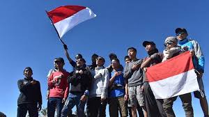 Gunung bendera 2020 / bendera merah putih 1 200 meter. Ribuan Pendaki Peringati Hut Ri Ke 75 Di Puncak Gunung Lawu Nasional Tempo Co