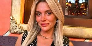 Jennifer Gros's Instagram, Twitter & Facebook