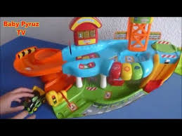 Smart wheels park and learn deluxe garage park, play and explore on three stories of interactive learning fun with tommy and his tow truck at the go! Vtech Go Go Smart Wheels Garage Toet Toet Auto S Garage Tut Tut Baby Flitzer Garage Youtube