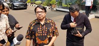 Ketua pp muhammadiyah, din syamsudin, hadir sejak awal acara. Ade Armando Sebut Din Syamsudin Si Dungu Dan Muhammadiyah Gulirkan Isu Pemakzulan Jokowi