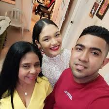 Las Juntas de Acción Comunal escogieron su reina! Annie Correa, la  representante del Corregimiento de Bayunca, recibe la banda y gorra que la  acreditan como la nueva Reina Comunal del Distrito.👏🏼 #ResuenaCartagena #