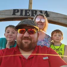 Reporting scammer using Hurricane victim pictures