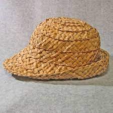 Cattail Weaving The Northern Fedora Weaving Crafts Finger Weaving Weaving