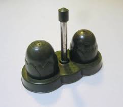 Vintage Bakelite Salt Pepper Shakers Stand Ibis Melbourne Australia Art Deco Dark Green By Thehungrywhippet O Vintage Bakelite Vintage Vintage Shops