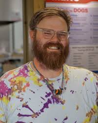 ☆ Meet the Team ☆ If you've had one of our delicious dogs at Hound Dogs,  then you've likely met Jeff Koupal, our resident food mastermind. Jeff is  the Pub Station's Kitchen