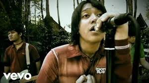 Ervina chords by vagetoz with guitar chords and tabs. Tag Vagetoz Kunci Chord Dan Lirik Lagu Betapa Aku Mencintaimu Vagetoz Single Populer Di Tahun 2007 Tribun Wow