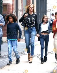 Even though leni has had plenty of modeling opportunities over the years, klum said she always turned them down in order to protect her daughter's privacy — until recently. Photos And Pictures Photo By Kgc 146 Star Max Ipx 6 13 16 Heidi Klum And Her Kids Henry Gunther Samuel Johan Riley Samuel Leni Klum Lou Sulola Samuel Out And About In New York City
