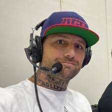 Shane Niles's Instagram, Twitter & Facebook