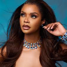 Naomi Harker's Instagram, Twitter & Facebook