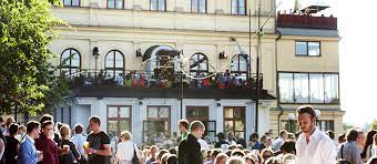 Aktierna köptes till en kurs på 1,15 kronor per aktie, en affär på 72 000 kronor. Jakob Johansson Slar Till Och Koper Sodra Teatern Fastighetsvarlden