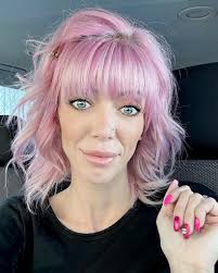 I wouldn't even dare to date a girl without a pinkish hue.