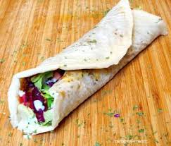 Lahmacun Auch Turkische Pizza Genannt Ist Ein Dunnes Fladenbrot Aus Hefeteig Der Vor Dem Backen Dunn Mit Einer Wu Thermomix Rezepte Rezepte Lahmacum Rezept