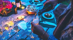 Pasttenses is best for checking english translation of german terms. Feiern Und Zelebrieren Tages Arbeit Abends Gaste