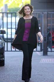 And unsurprisingly, after all that time in showbusiness, she is just as popular now as she was back then. Jane Mcdonald 53 Looks Better Than Ever As She Flaunts Slimmed Down Figure On Lorraine Celebrity News Showbiz Tv Express Co Uk