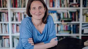 Natalia, experta en finanzas: "El sistema de pensiones se creó cuando se vivía 7 años tras jubilarse; hoy es más de 20"