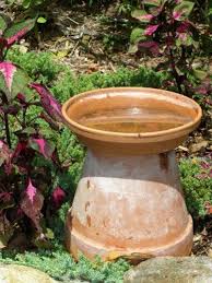 Bird Bath Well Cover Ideas Another How Have I Not Thought Of This Moment Bird Bath Garden Crafts Garden Yard Ideas