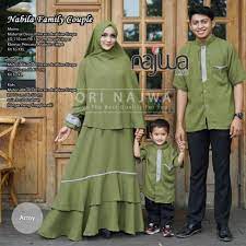 Model baju muslim couple untuk pasangan suami istri kini juga semakin modis dan trendy. Harga Sudah 3 Orang Baju Couple 4 Warna Nabila Family Keluarga Set Gamis Orinajwa Shopee Indonesia