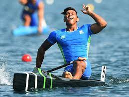 Isaquias queiroz is the first brazilian sprint canoer to win a medal at icf canoe sprint world championships. Fenomeno Da Canoagem Isaquias Queiroz Capota O Carro Veja