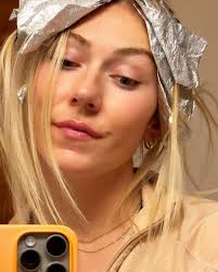 Hehe oopsies… I highlighted my own hair again😅🪮💆‍♀️😋