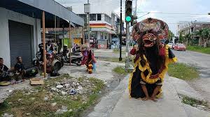 Use these free kuda lumping png #145289 for your personal projects or designs. Galang Dana Banjir Kalsel Remaja Jawa Timur Di Palangkaraya Ini Unjuk Kesenian Kuda Lumping Banjarmasin Post
