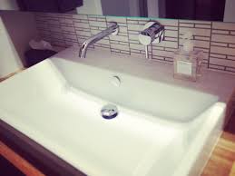 konchi313 instagram 減額調整でも絶対外せなかったのがこの洗面の壁付け水栓 リノベ前から 洗面の水栓は絶対壁 付けにする と決めてました 掃除もしやすそうだし 何よりかっこいいから 結果 掃除しやすいし 見た目も素敵だし 妥協しなくて良かった 水栓の