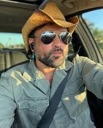 Elijah Tindall's Instagram, Twitter & Facebook