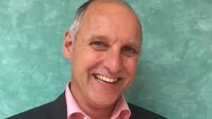 Michael Bieker als neues Wendener Ratsmitglied vereidigt