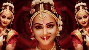 If you're looking for a new short hairstyle or would like to cut your long hair, have a look at these classy short hairstyles that will offer you inspiration in finding your perfect short hairdo. Bharatanatyam Makeup Hair Saubhaya Makeup