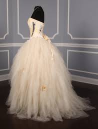 Discounted Designer Wedding Dresses Up To 90 Off Retail Your Dream Dress Discount Designer Wedding Dresses Wedding Dress Sizes Beauty Dress