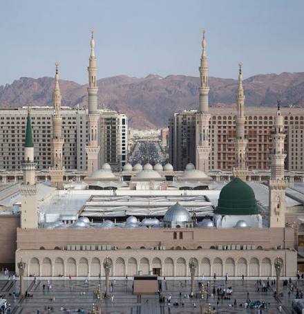 Masjid Nabawi di Madinah — rangkaian ziarah paket umroh Desember 2026 Nayowa Travel