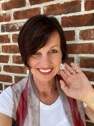 I'm loving our flower earrings❤️❤️. You can find them right here