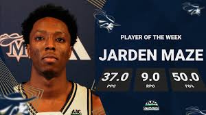 Men's Basketball Sees Steady Climb in First Year under Barringer