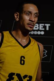 3x3-basketballer Worthy de Jong geniet op zijn oude dag als een jonge god  van alle aandacht