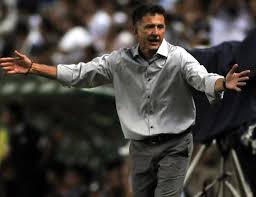 Duró tan solo dos meses en la dirección técnica del puebla de méxico en 2012, pues con 'la franja' de los once partidos que dirigió perdió siete. Juan Carlos Osorio Deja El Once Caldas Y Pasa Al Puebla Mexicano