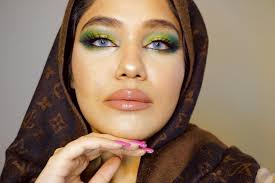 Green Arabic smokey eye 💚💚💚 : r/drawing