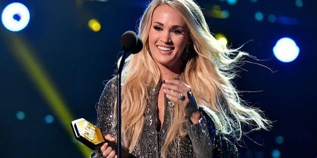 Carrie Underwood Denies Plastic Surgery Rumors After Face Injury