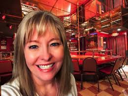 Can anyone help me with a professional looking picture background for job  searching?